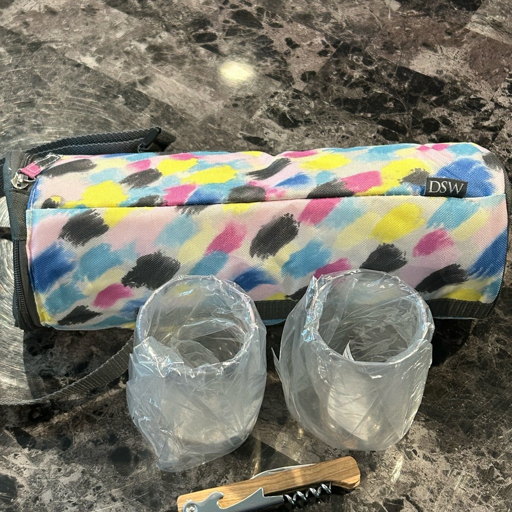 🆕DSW Colorful Wine Accessory Set